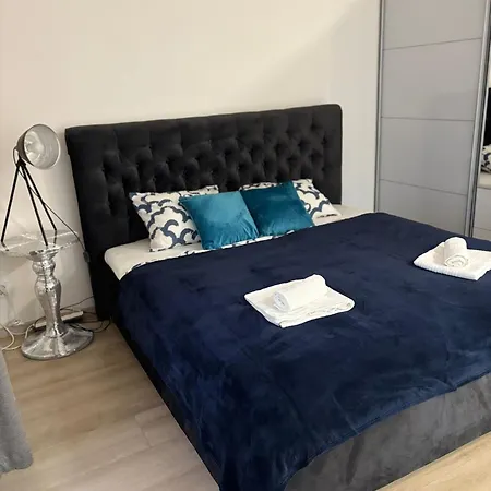 Modern In Center Apartmán *