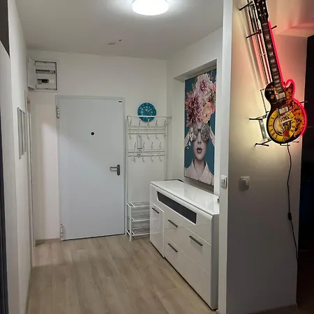 Modern In Center Apartment