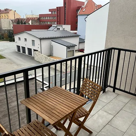 Modern In Center Apartment